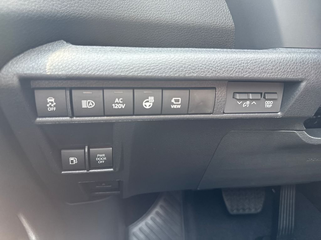 New 2026 Wind Chill Pearl Toyota Platinum image 47