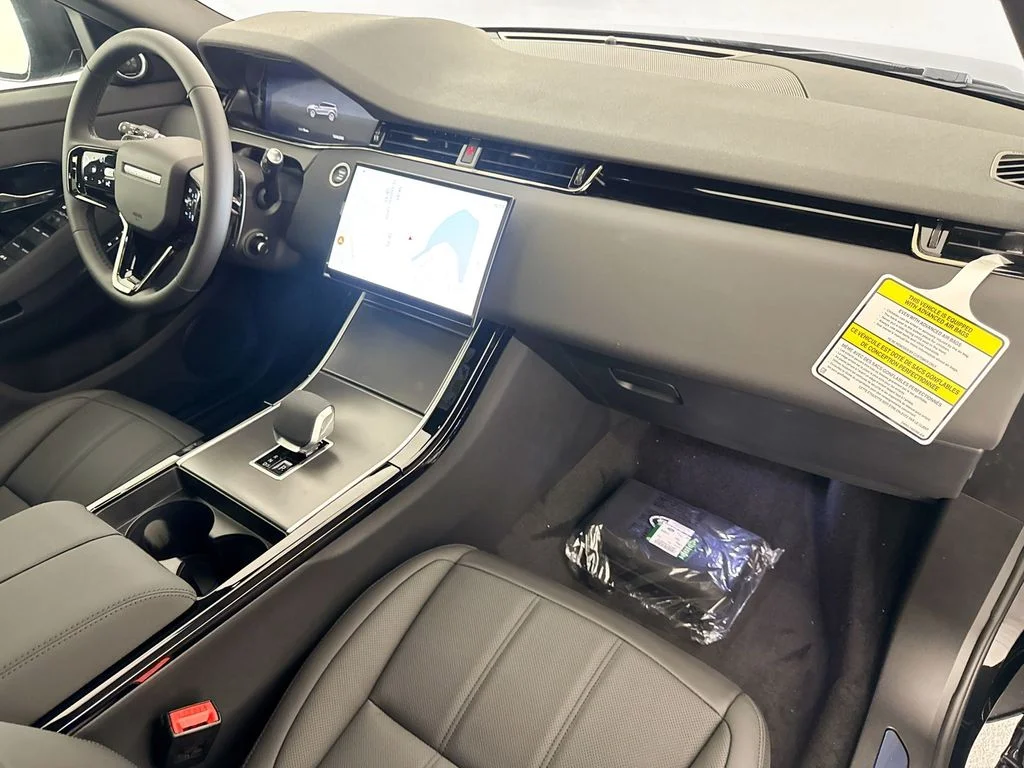 New 2026 Santorini Black Land Rover Core S image 30