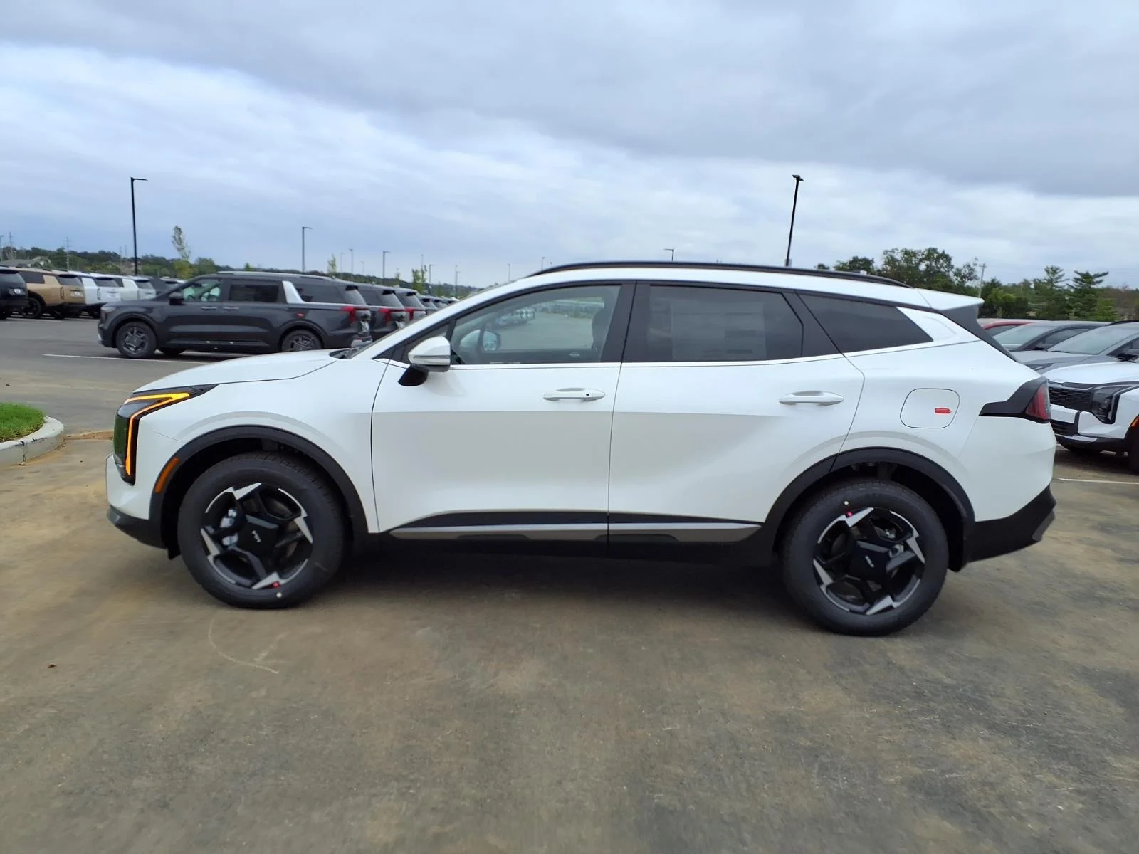 New 2027 Snow White Pearl Kia EX image 18