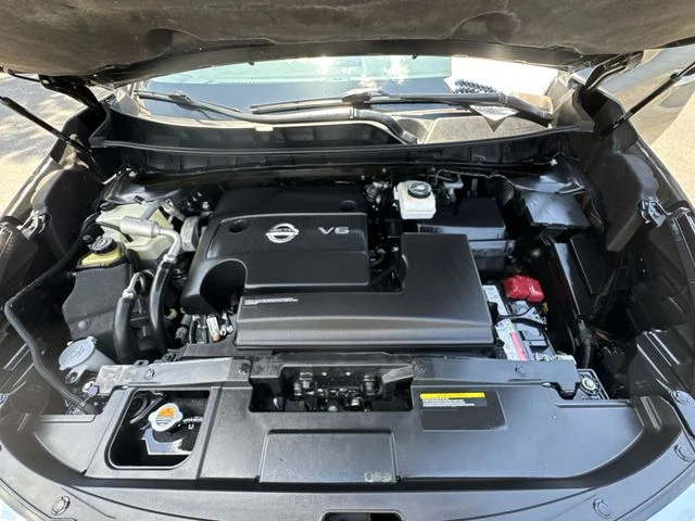 Used 2020 Gray Nissan Platinum image 31