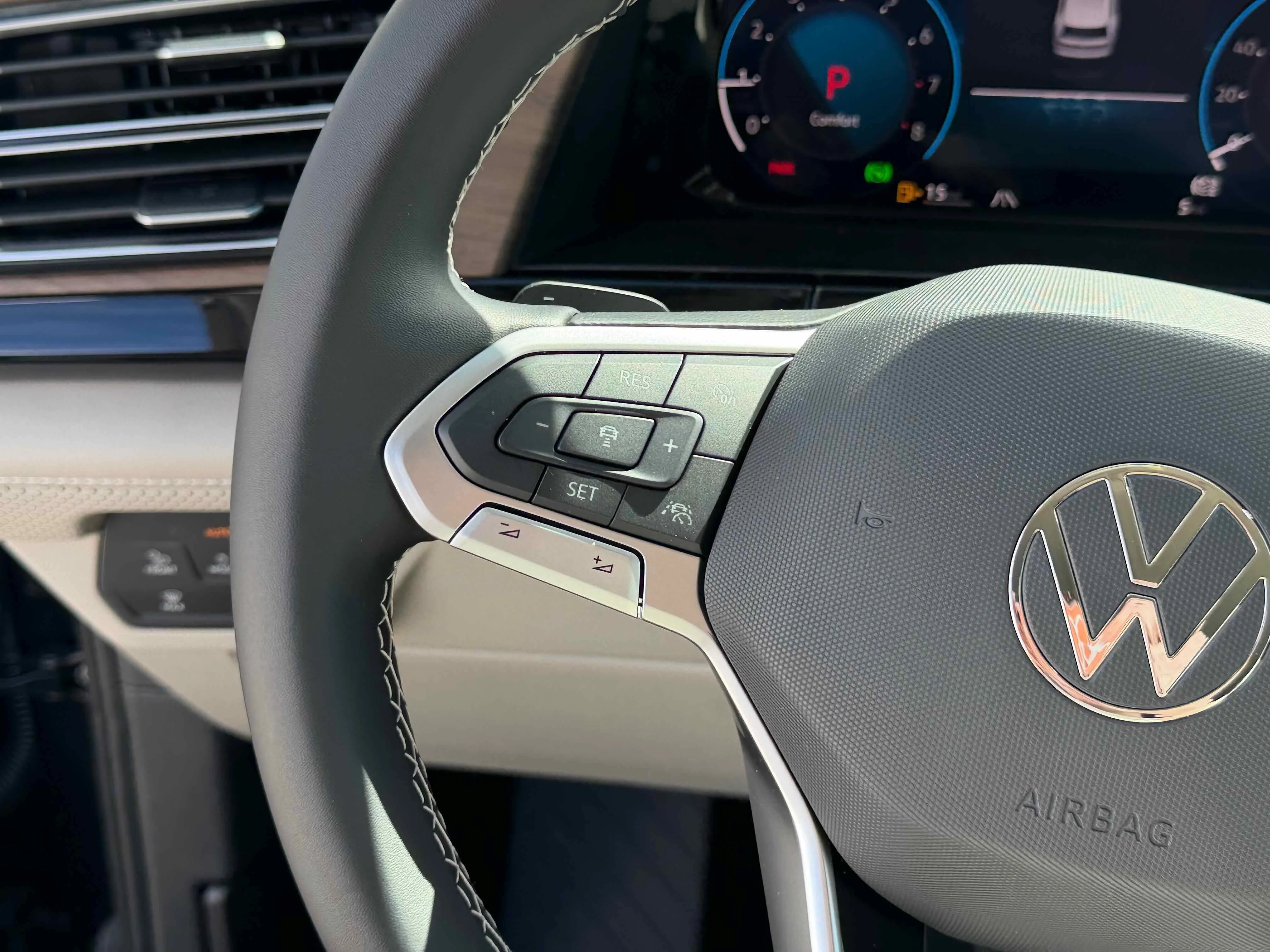 New 2026 Deep Black Volkswagen 2.0T SE w/Technology image 18