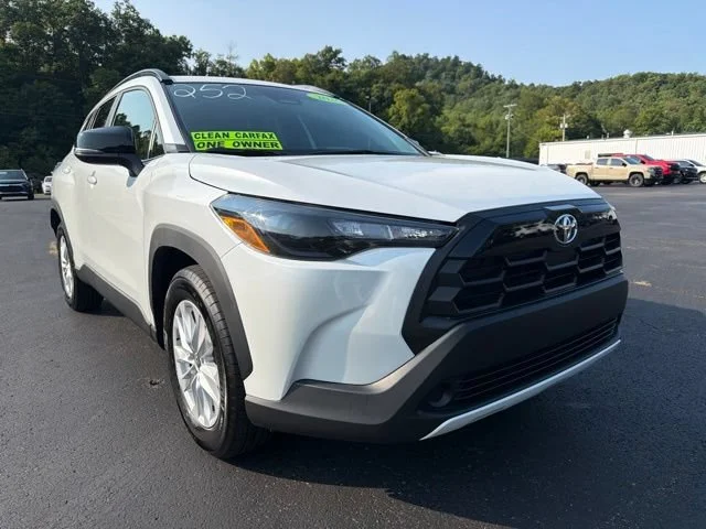 Used 2026 Off-white Toyota LE image 2
