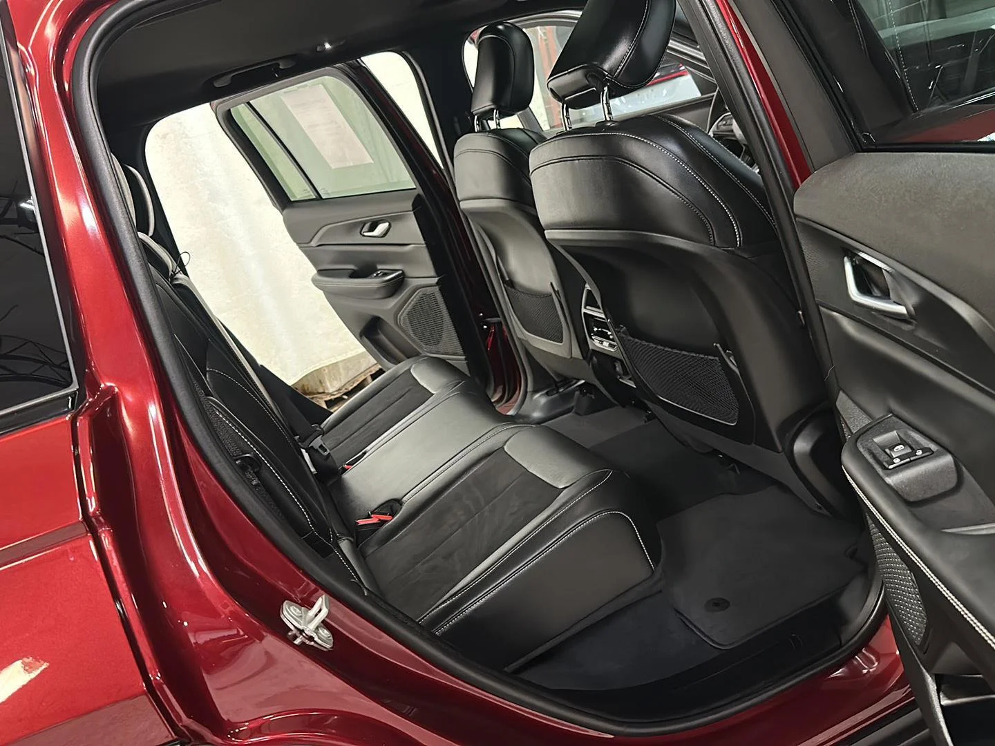 Used 2023 Velvet Red Pearlcoat Jeep Altitude X image 30