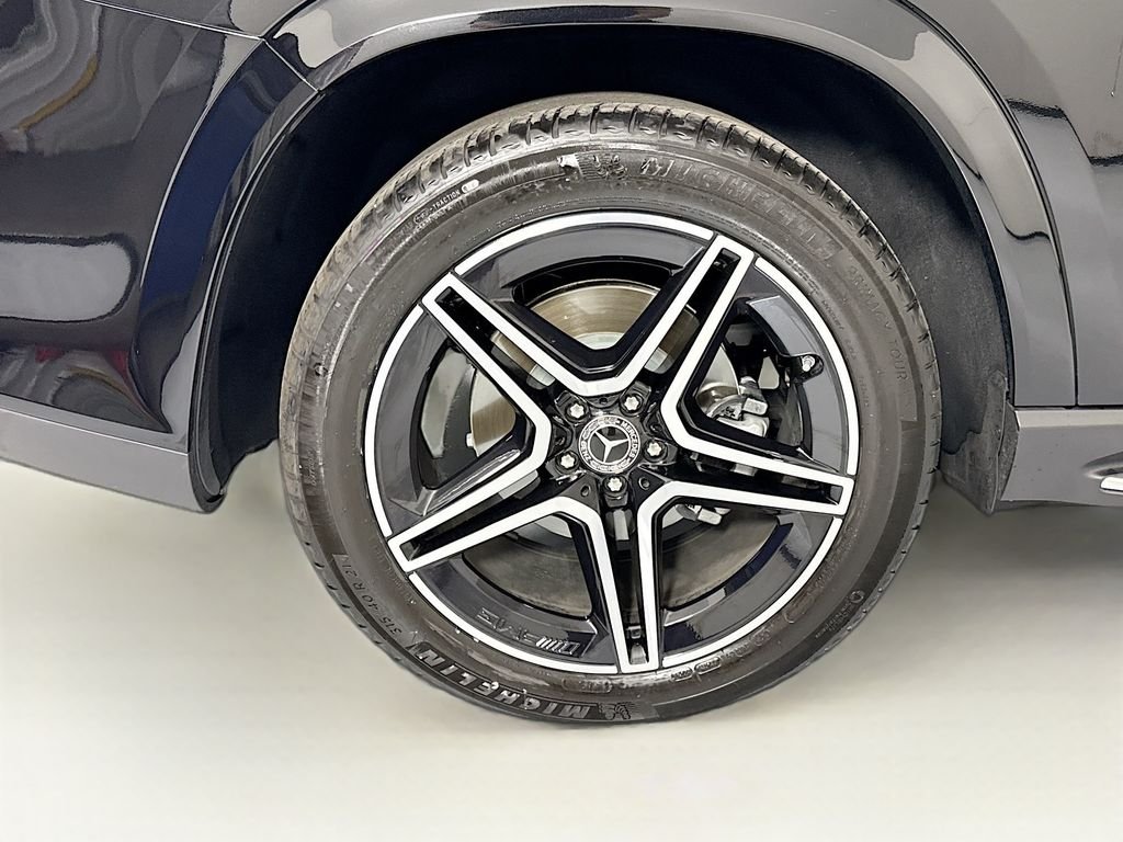 Certified Used 2026 Obsidian Black Metallic Mercedes-Benz GLS 450 image 34