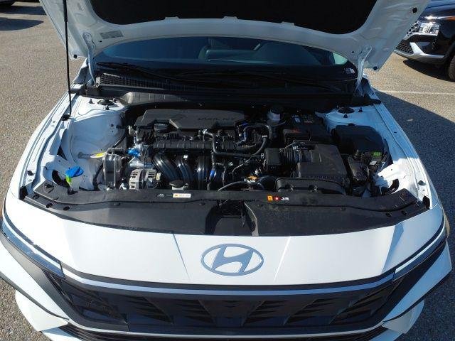 New 2026 White Hyundai SE image 14