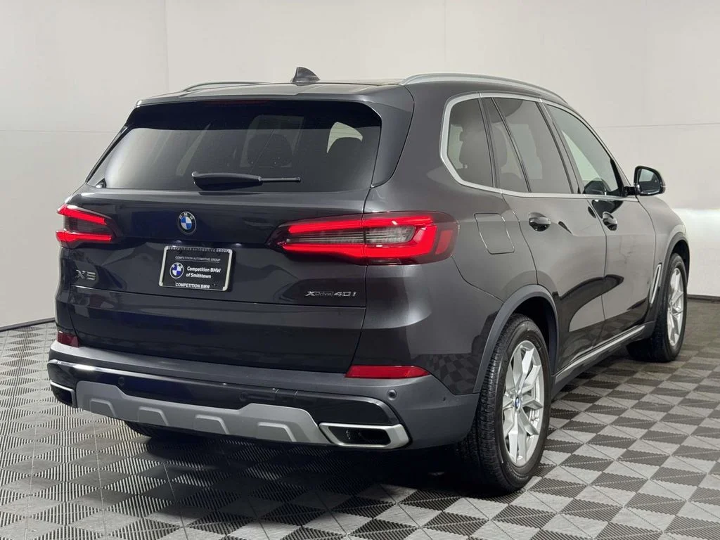 Certified Used 2022 Gray BMW xDrive40i image 10