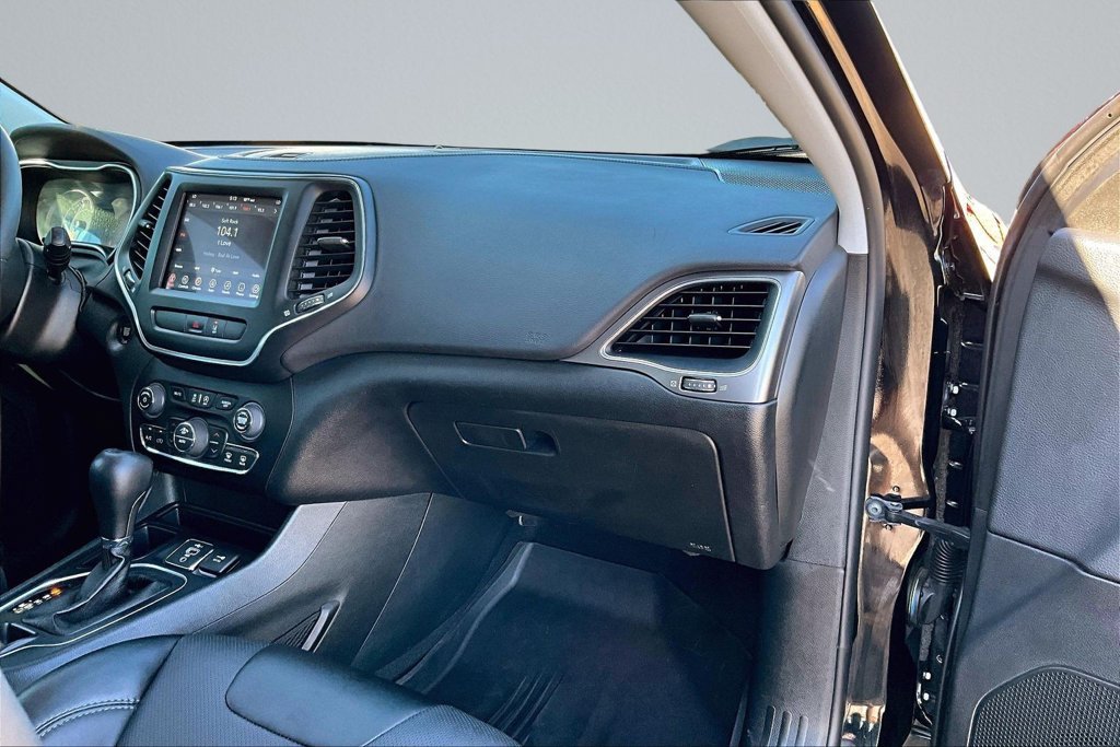 Used 2022 Black Jeep Latitude Lux image 14