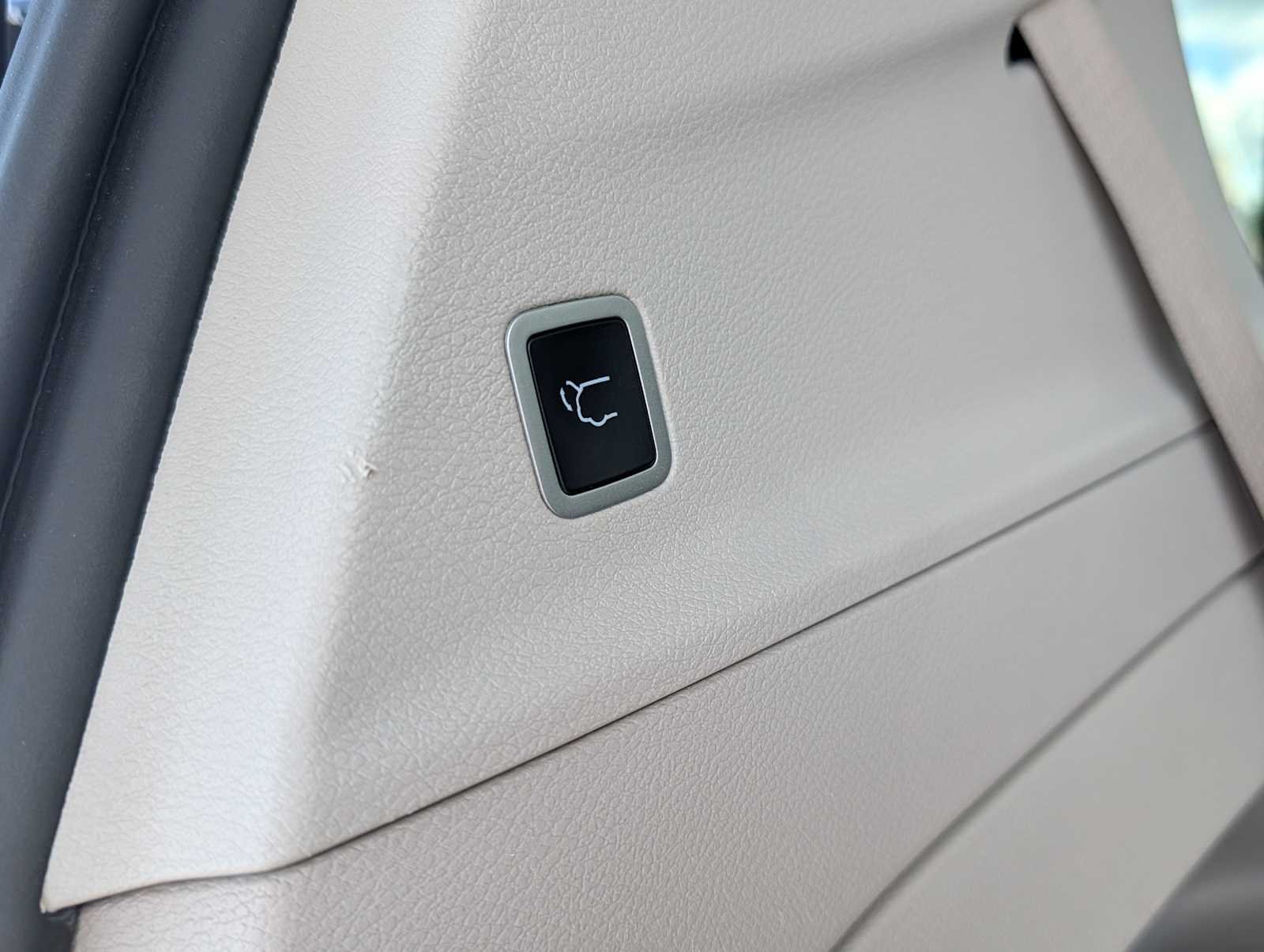 Used 2023 Brilliant Black Crystal Pearlcoat Chrysler LX image 21