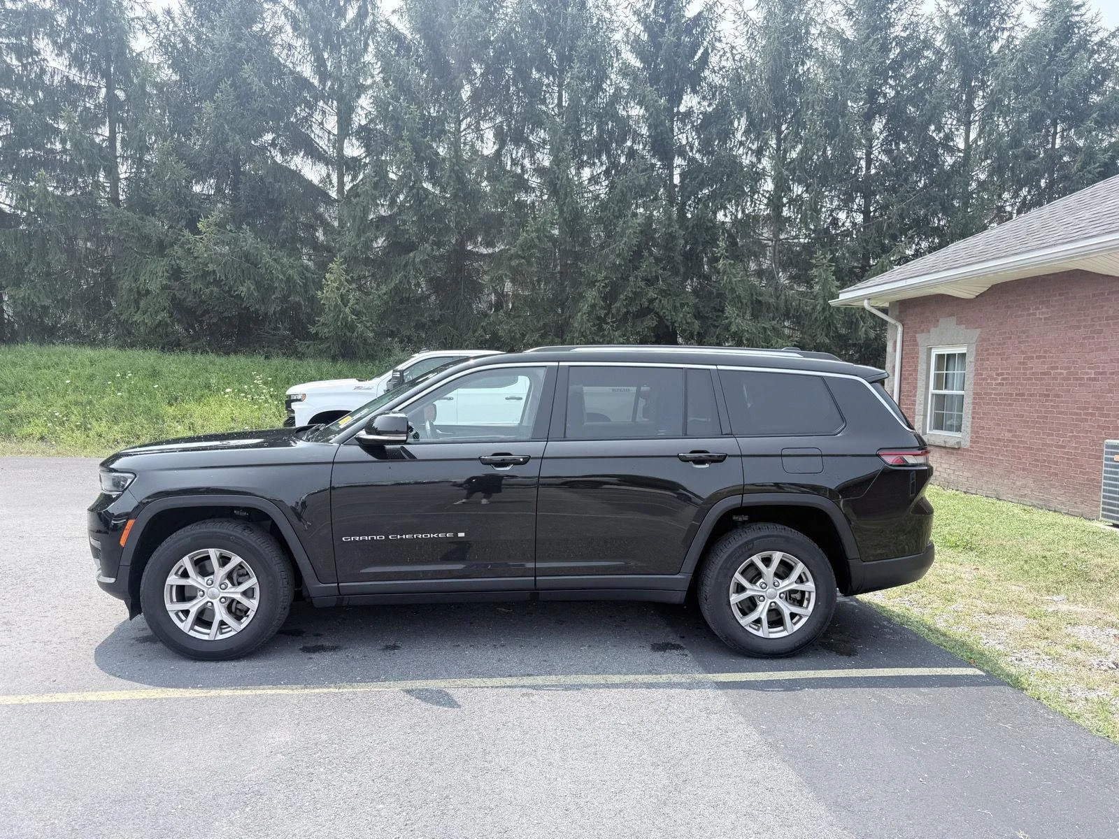 Used 2021 Diamond Black Crystal Pearlcoat Jeep Limited image 5