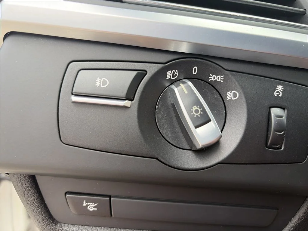 Used 2015 White BMW 640i image 21