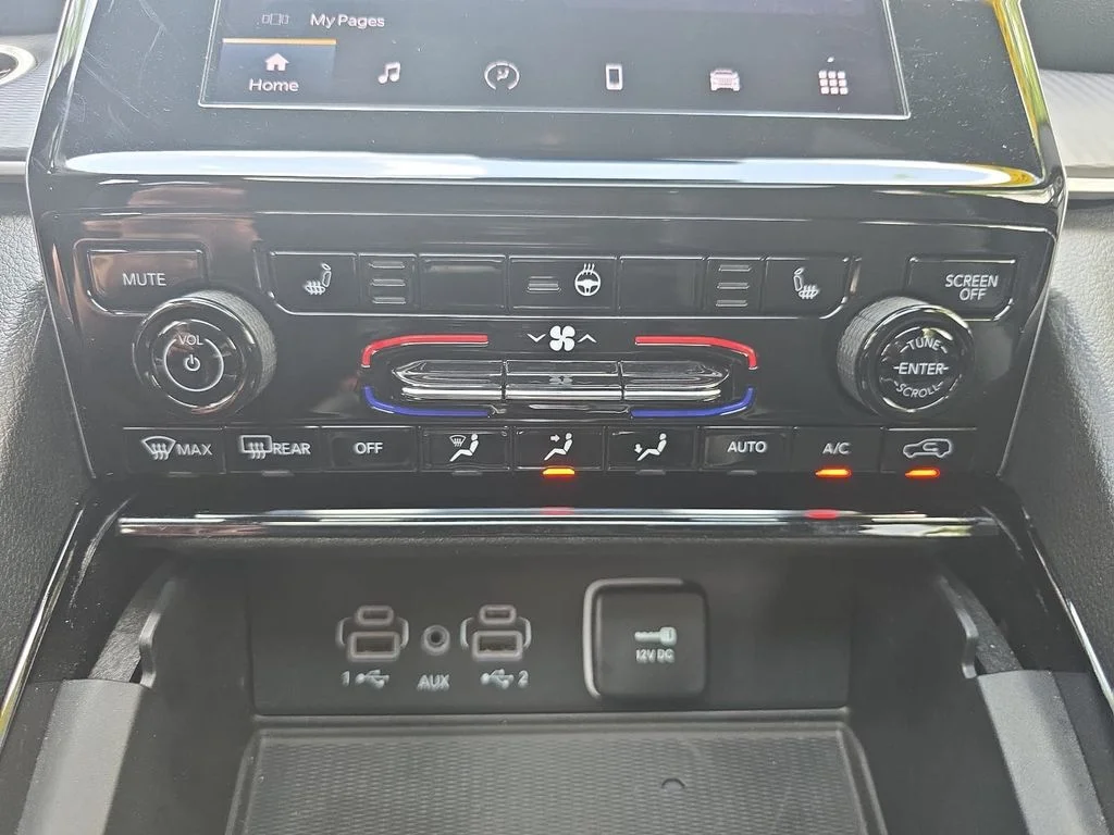 Used 2023 Red Jeep Altitude image 22