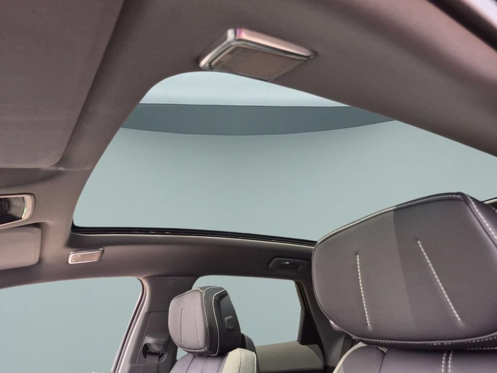 2027 Cadillac OPTIQ Luxury - Photo 17