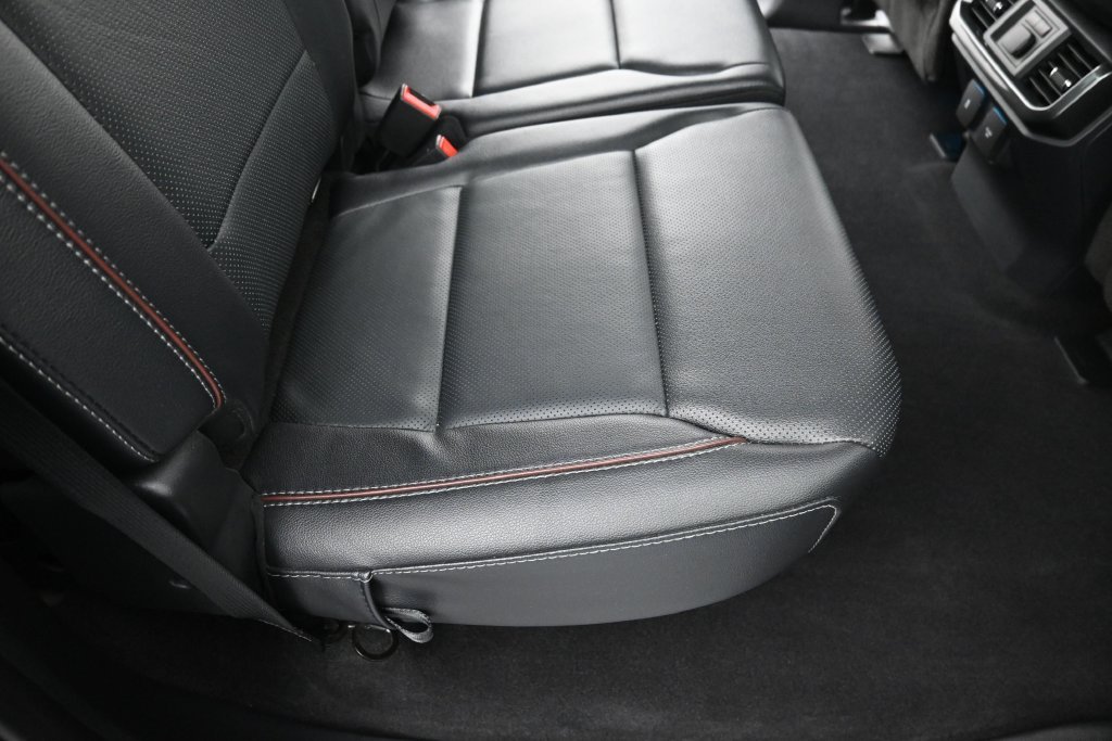Used 2023 Gray Metallic Ford Lariat image 29