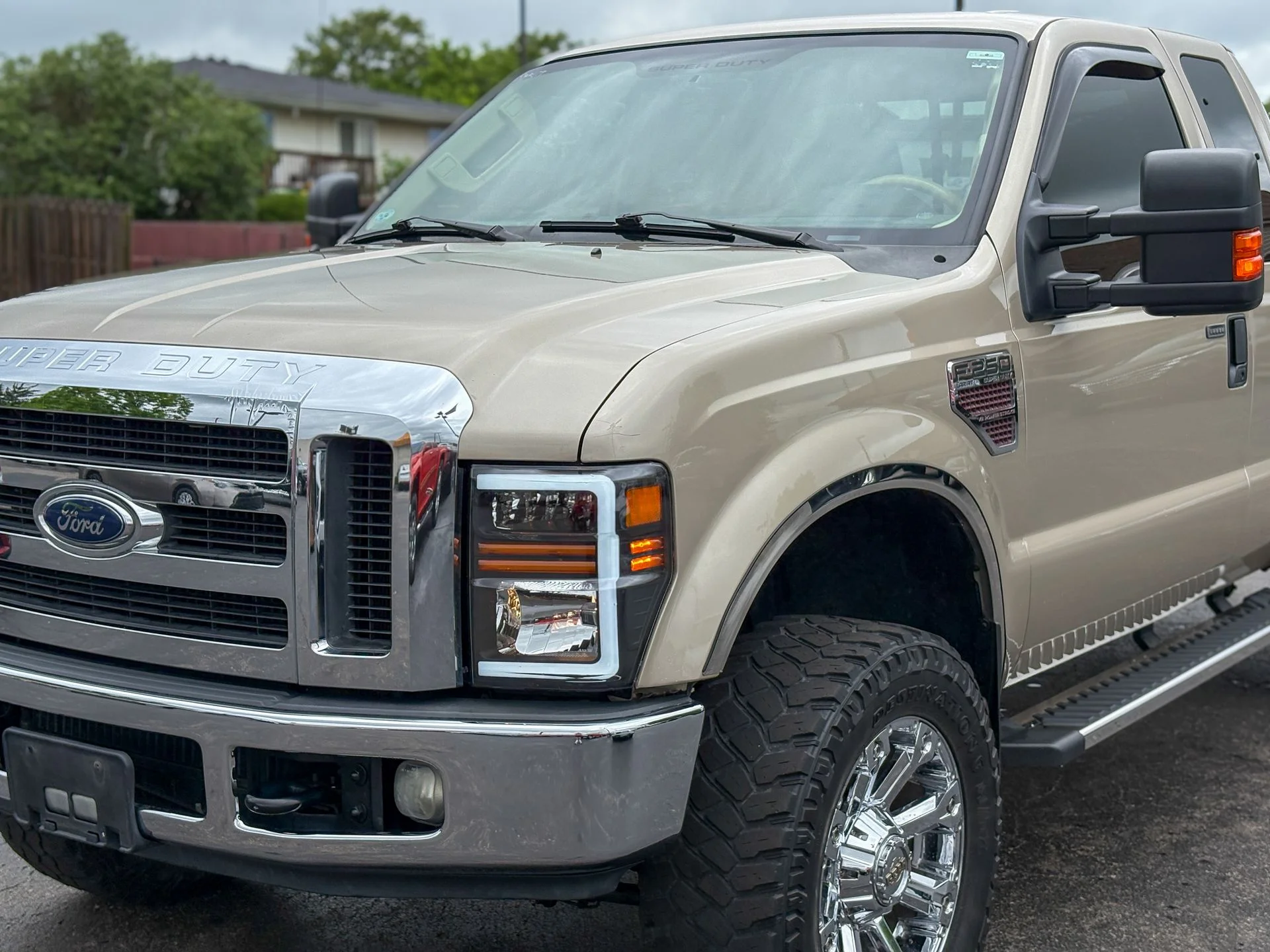 Used 2008 Gold Ford Lariat image 9