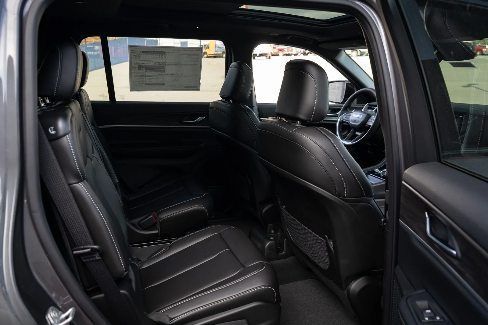 New 2025 Baltic Gray Metallic Clear-Coat Exterior Paint Jeep Limited image 22