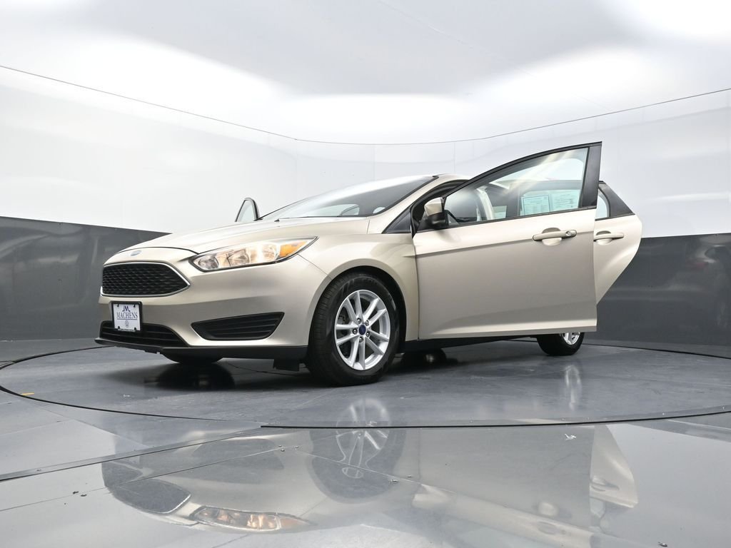 Used 2018 Gold Ford SE image 33