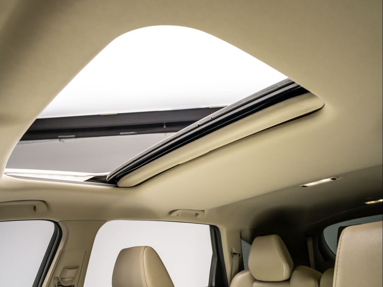 Used 2016 White Diamond Pearl Acura Tech image 16