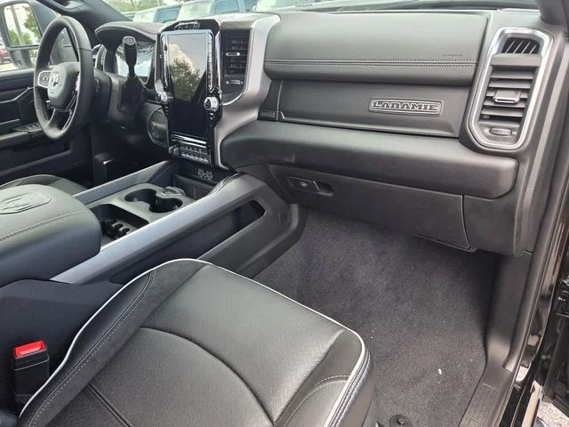 New 2026 Diamond Black Crystal Pearl-Coat Exterior Paint RAM Laramie image 16
