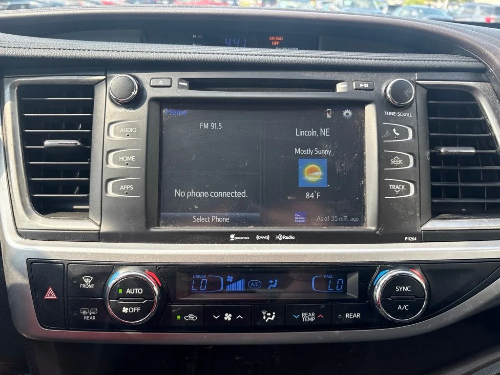 Used 2016 Gray Toyota LE V6 image 19