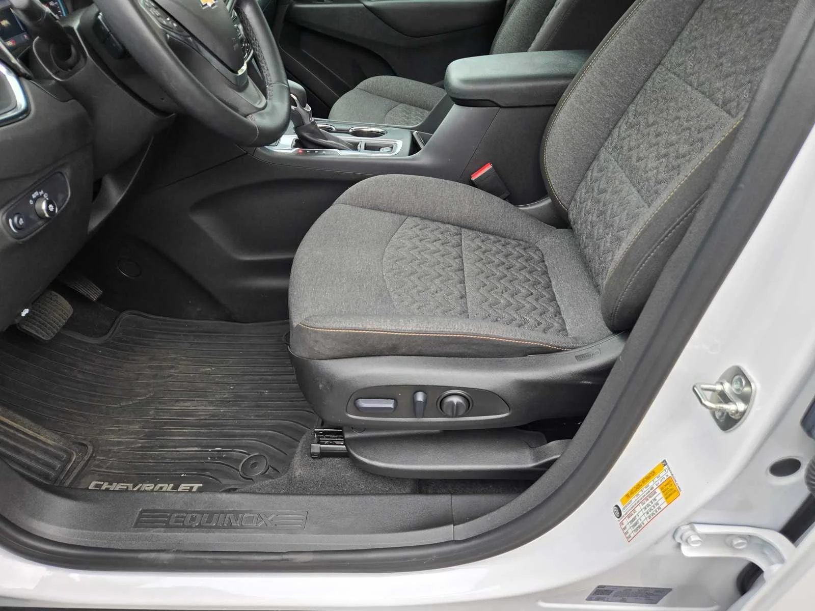 Used 2024 Summit White Chevrolet LT image 22