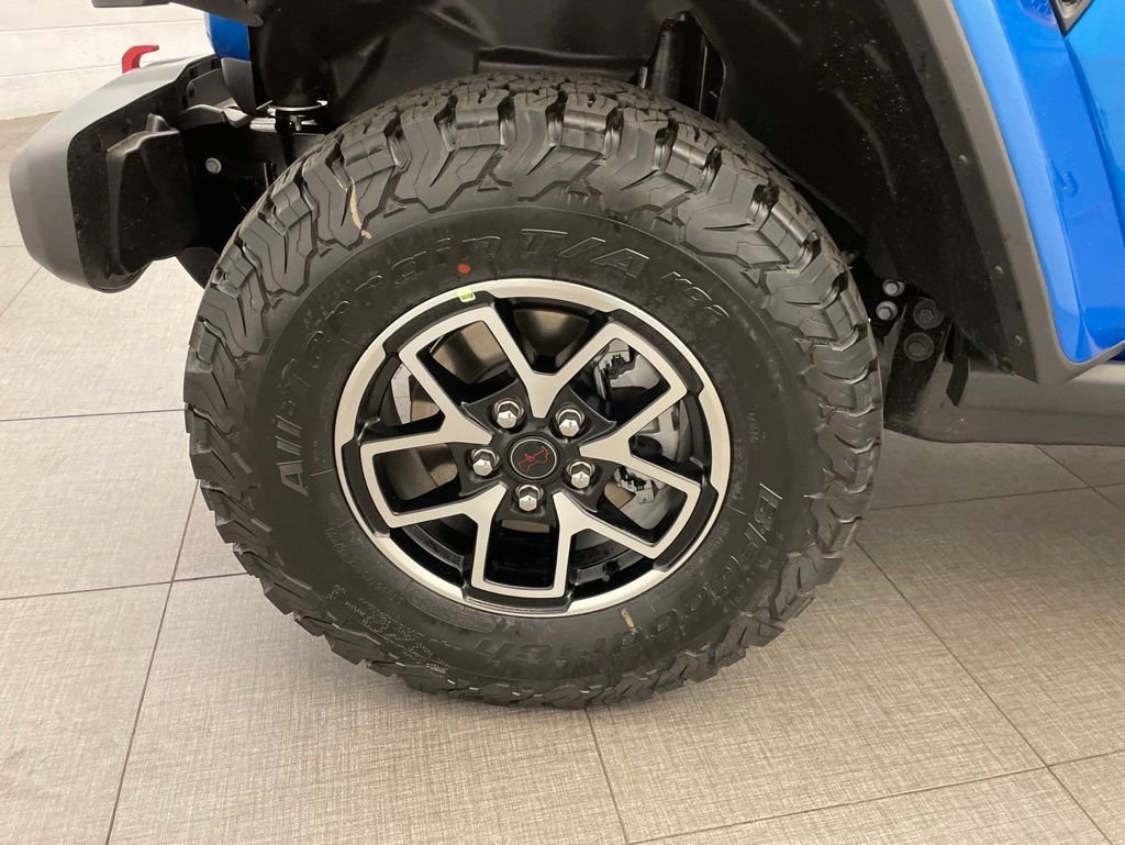 New 2026 Hydro Blue Pearl-Coat Exterior Paint Jeep Rubicon image 10