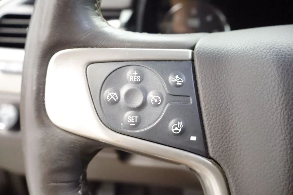 Used 2016 Silver GMC Denali image 32