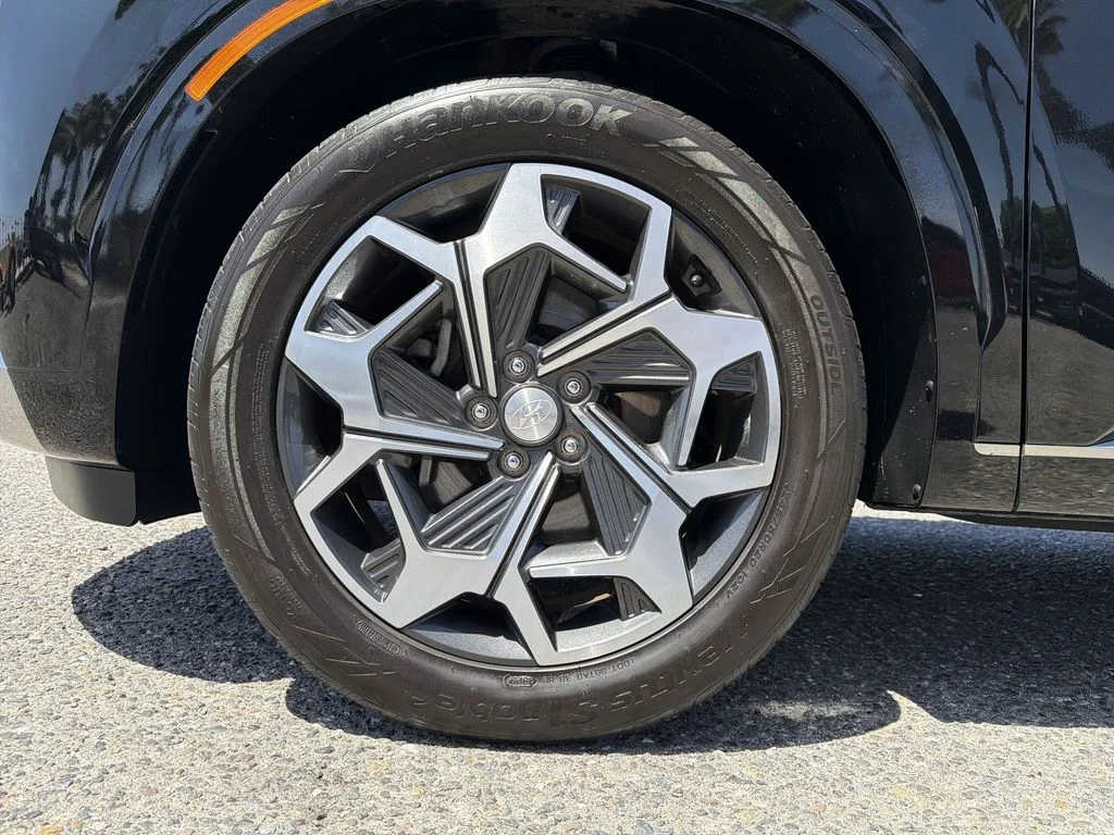 Used 2022 Black Hyundai Calligraphy image 19