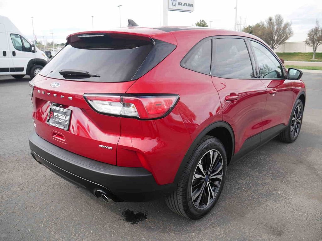 Used 2022 Red Ford SE image 17
