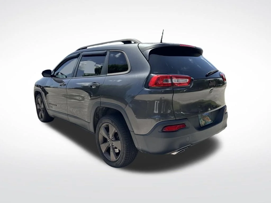 Used 2016 Granite Crystal Clearcoat Metallic Jeep Latitude image 6