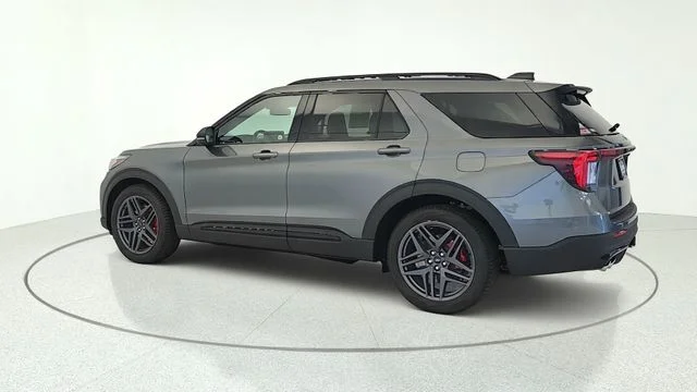 2026 Ford Explorer ST - Photo 31