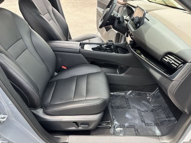 Used 2022 Gray Nissan SL image 10