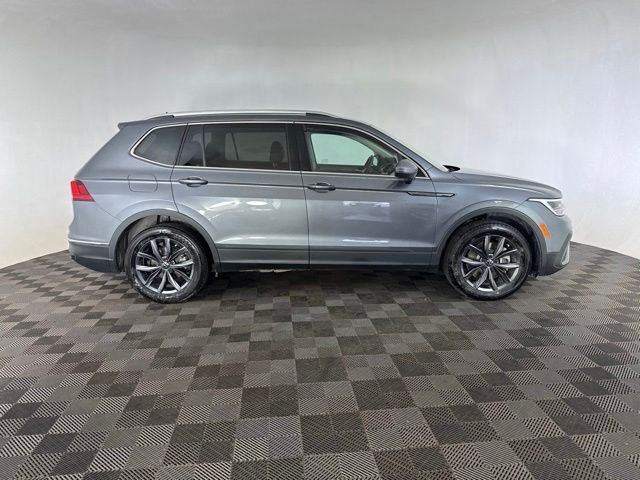 Used 2022  Volkswagen 2.0T SE image 4