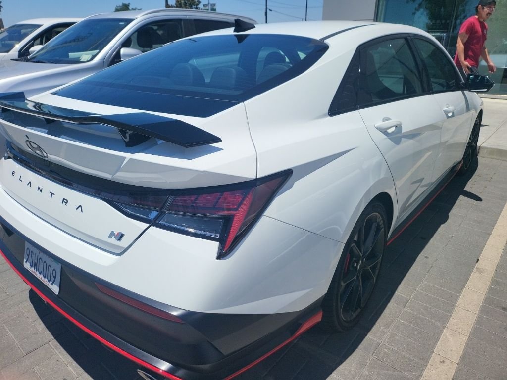 Used 2025 Atlas White Hyundai Base image 5