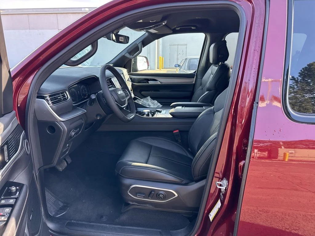 New 2026 Velvet Red Pearl-Coat Exterior Paint Jeep  image 18