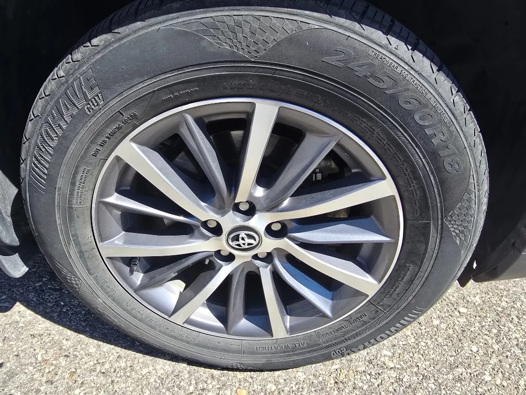 Used 2019 Midnight Black Metallic Toyota XLE image 18