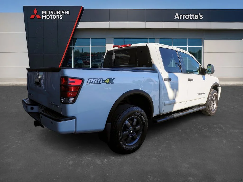 Used 2014  Nissan S image 3