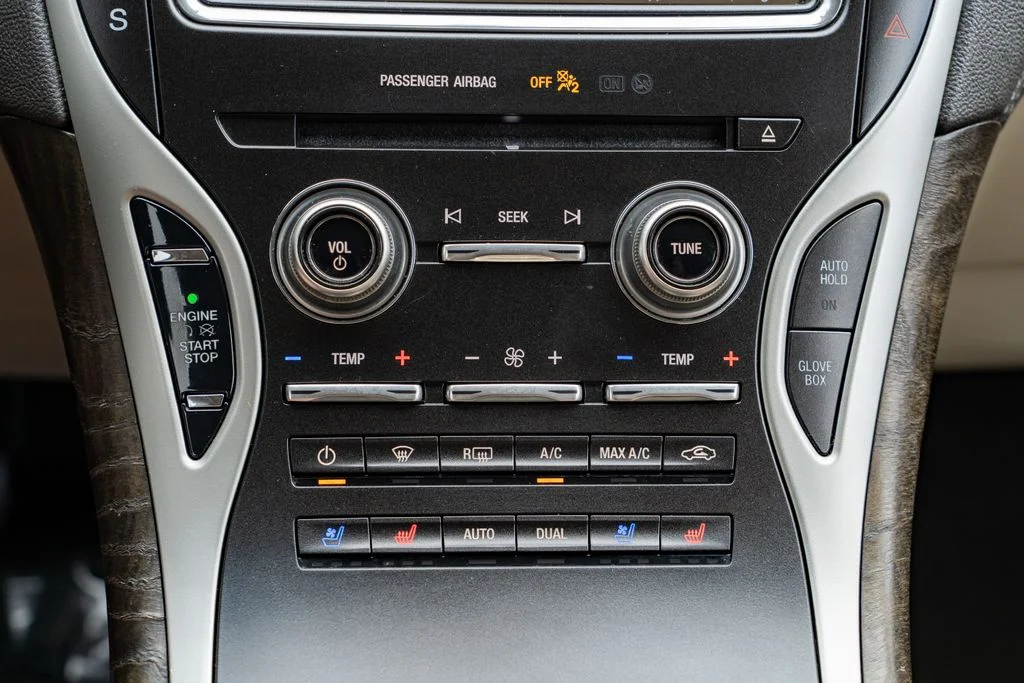 Used 2019 Red Lincoln Reserve image 18