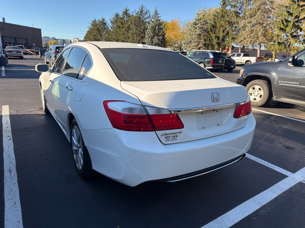 Used 2015 White Orchid Pearl Honda EX-L image 2