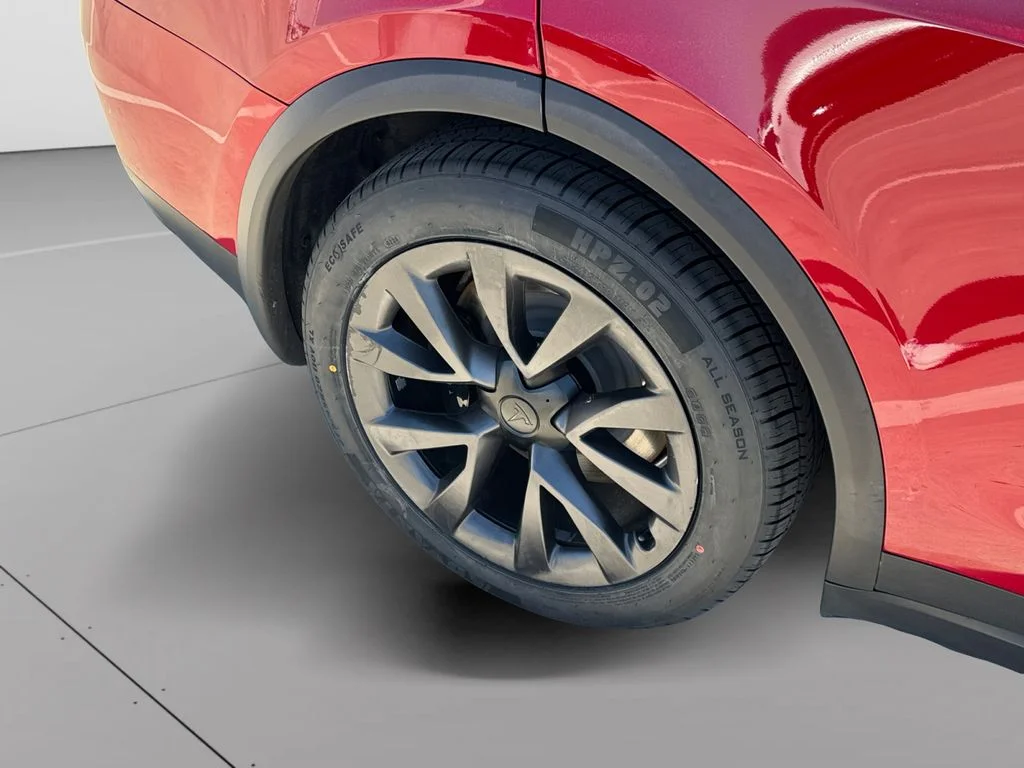 Used 2023  Tesla Base image 21