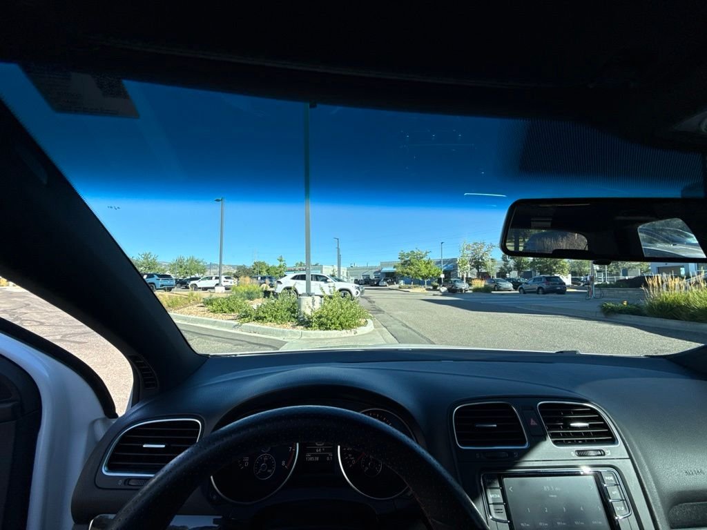 Used 2011 White Volkswagen Base image 13