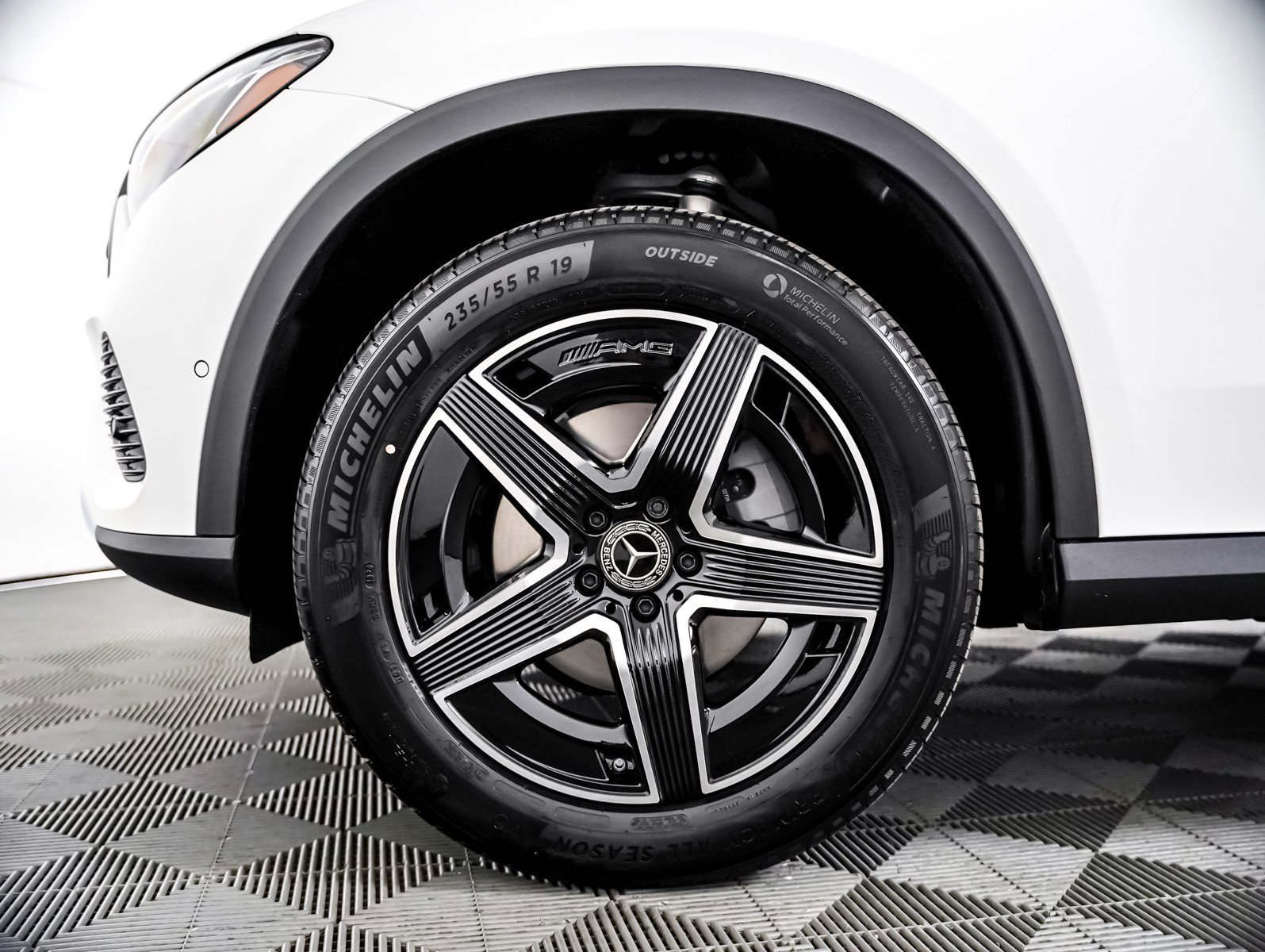 New 2026 Polar White Mercedes-Benz GLC 300 image 4