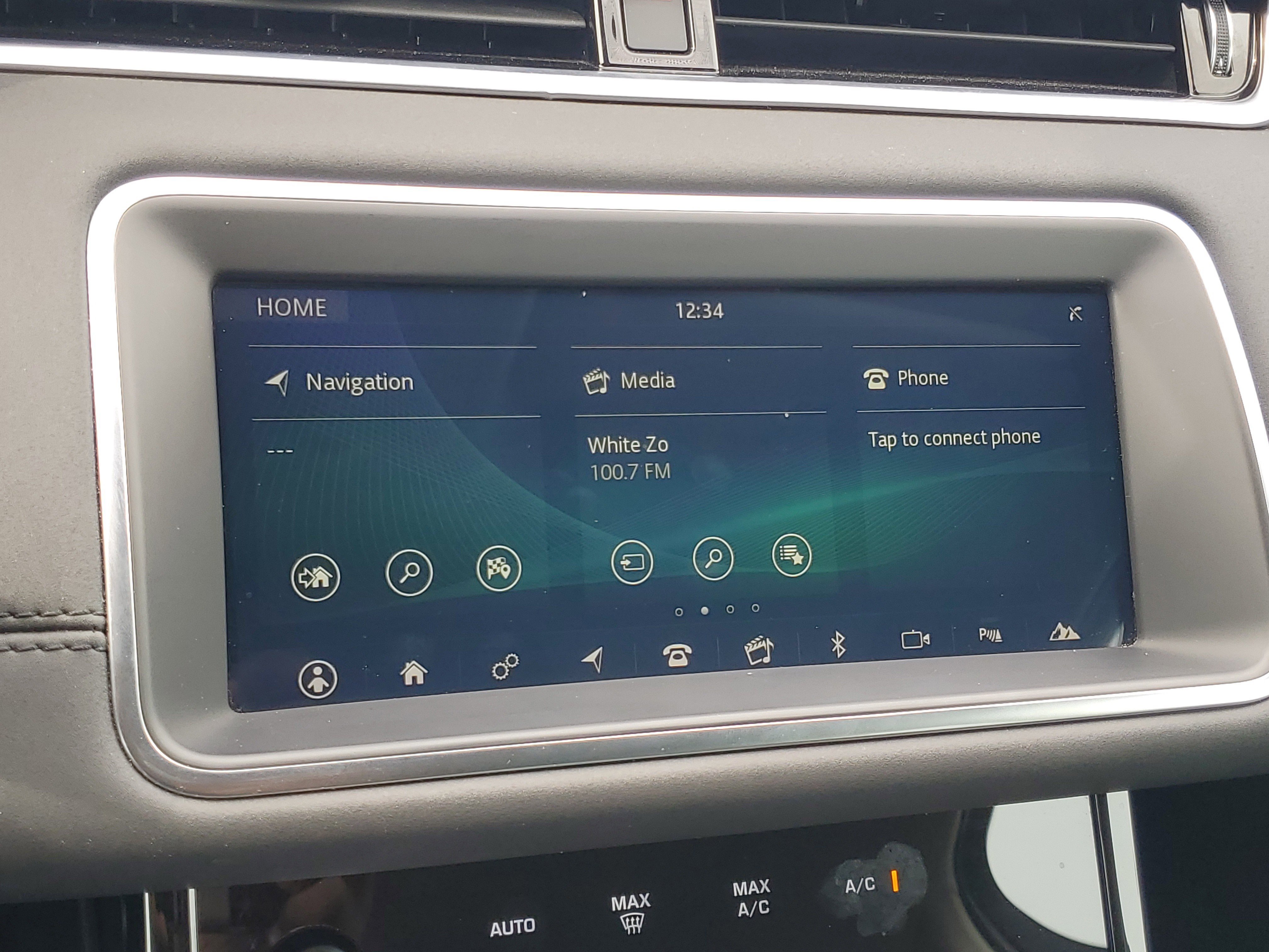 Used 2020 Black Land Rover S image 25