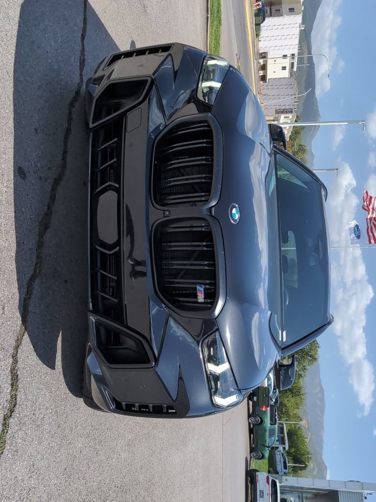 Used 2025 Black Sapphire Metallic BMW M60i image 10