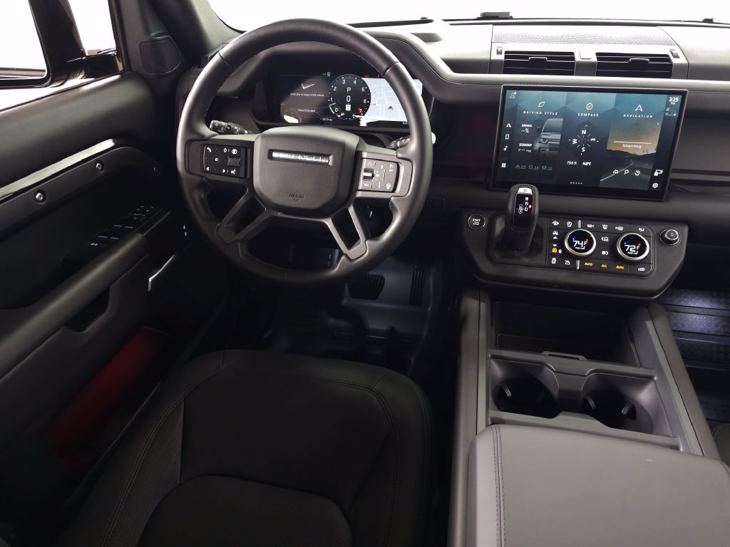 Certified Used 2025 Black Land Rover X-Dynamic SE image 19