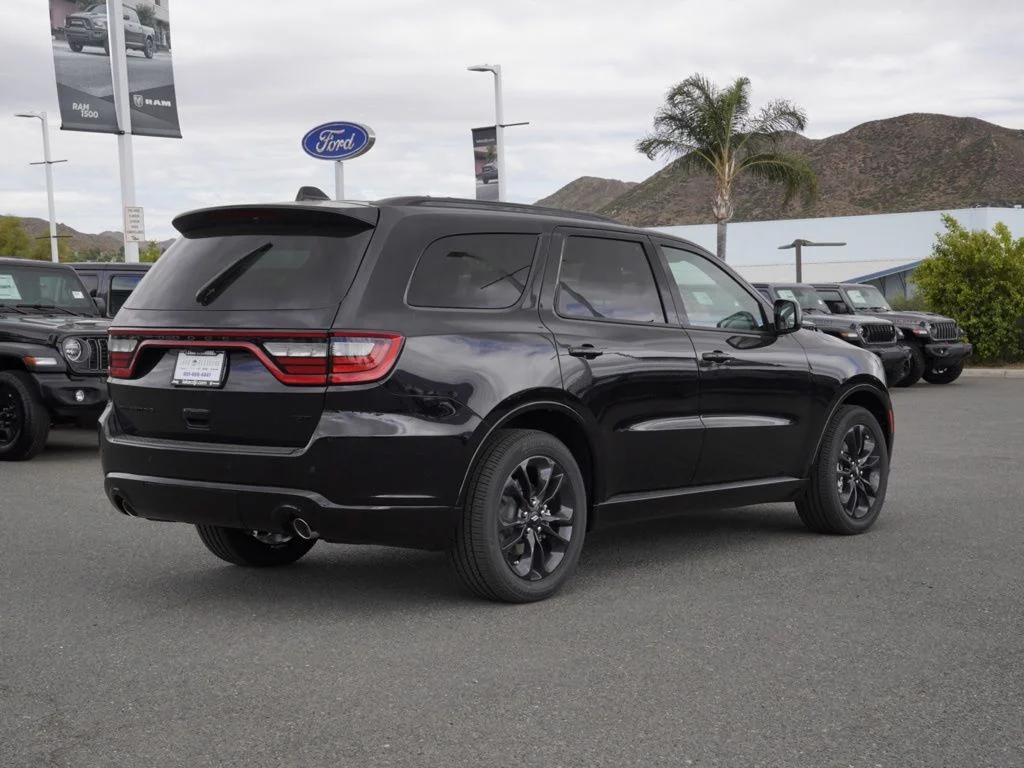 New 2026 Diamond Black Clear-Coat Exterior Paint Dodge GT image 3