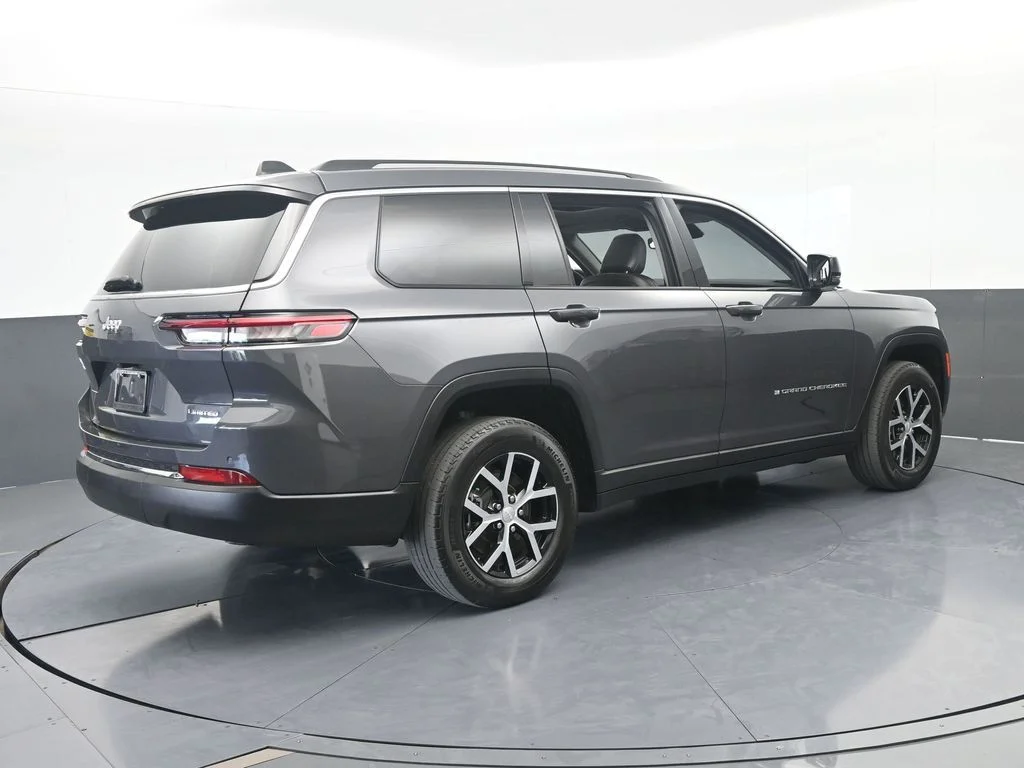 Used 2023 Baltic Gray Metallic Clearcoat Jeep Limited image 6