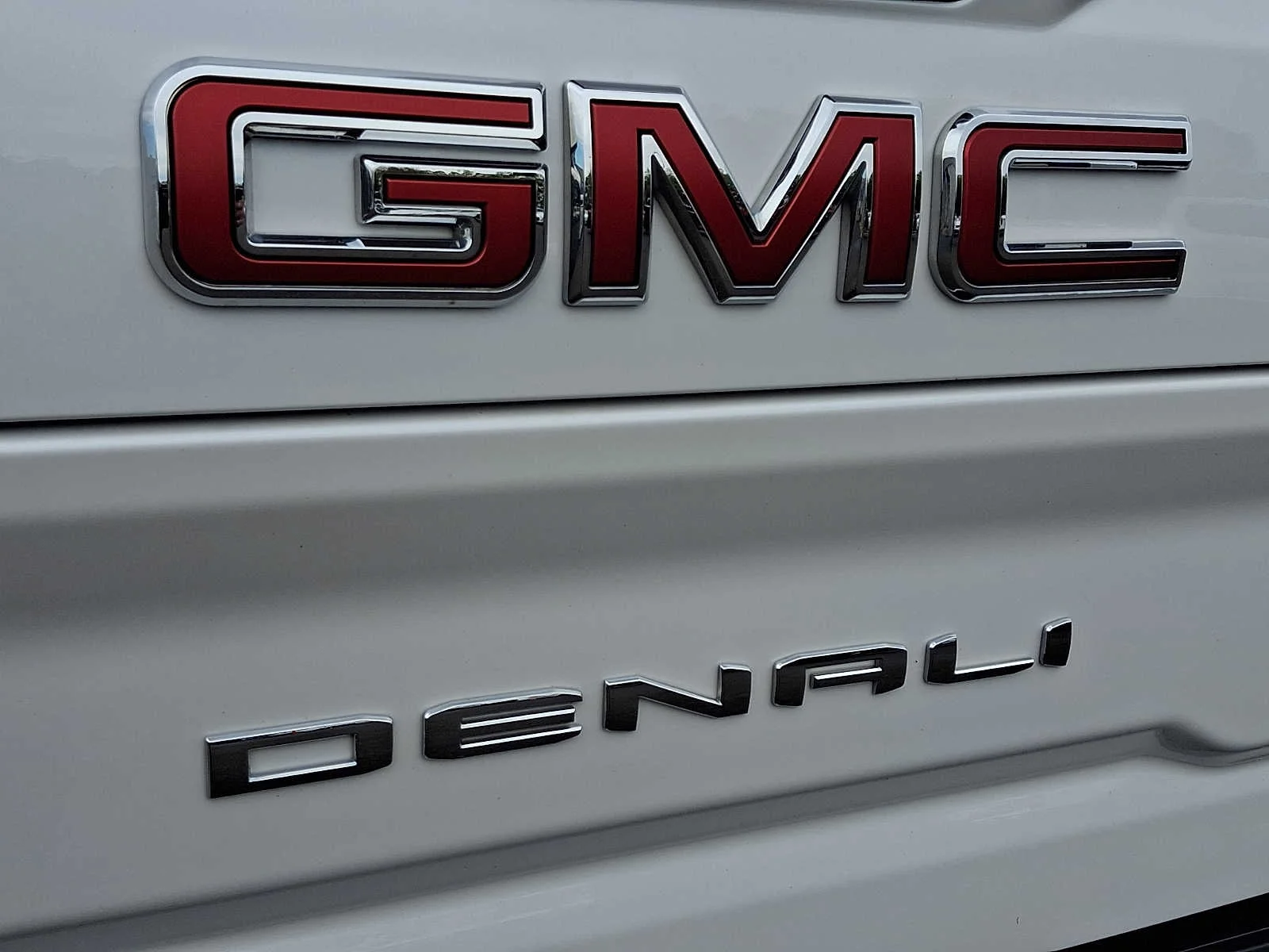 Used 2021 Summit White GMC Denali image 30