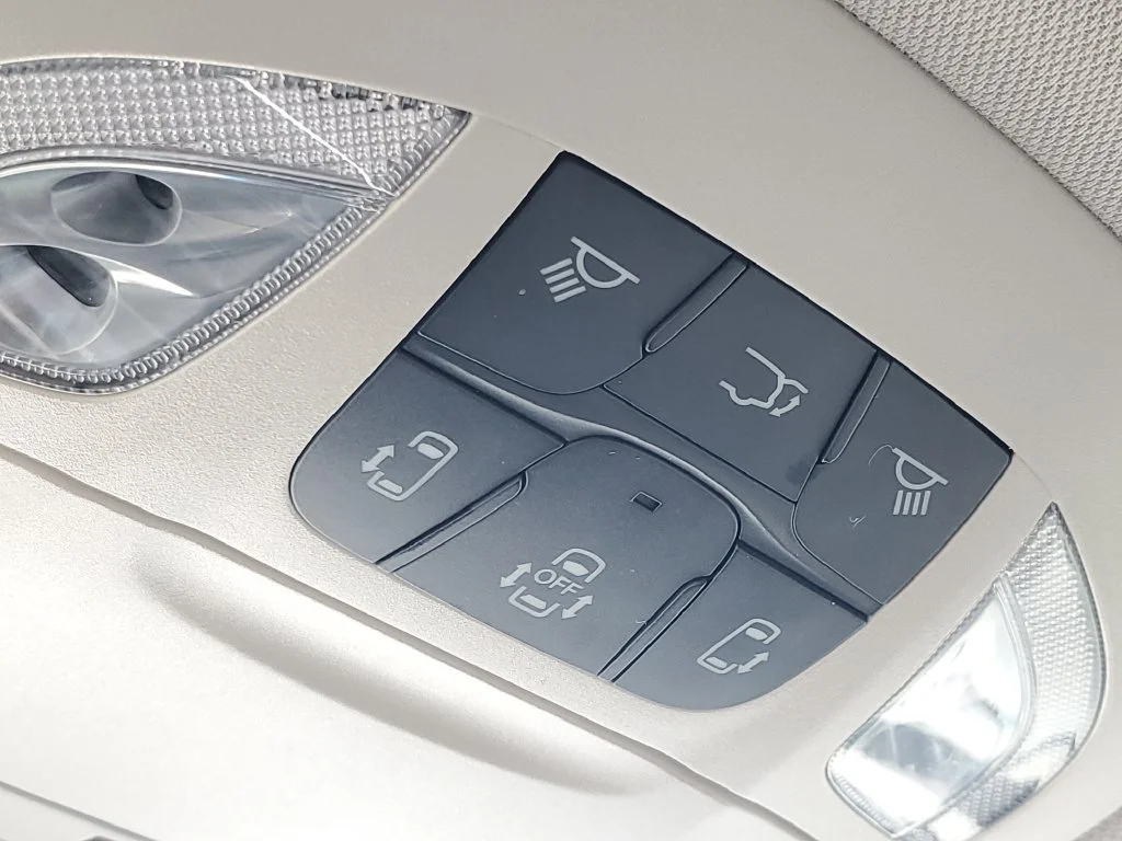 Used 2022 Black Chrysler Touring L image 23