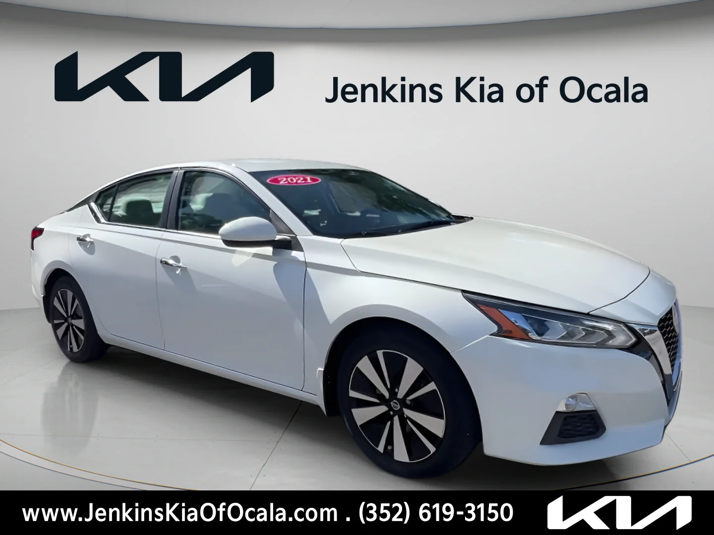 Used 2021 Pearl White Tricoat Nissan 2.5 SV image 1