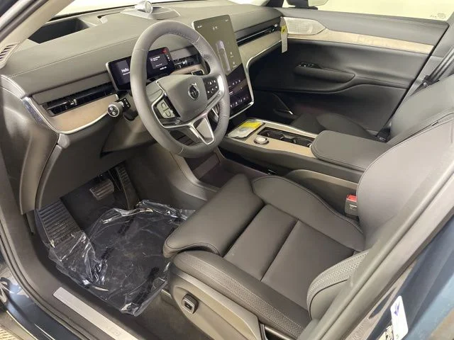 Used 2025 Blue Volvo Ultra Twin Motor Performance image 16